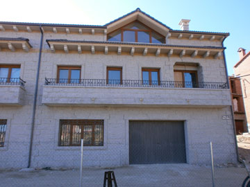 Casa en piedra en Hoyo de Pinares (Ávila)